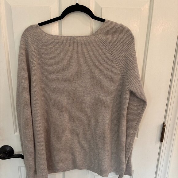 Grey Cashmere V-neck sweater- Large - Picture 2 of 5